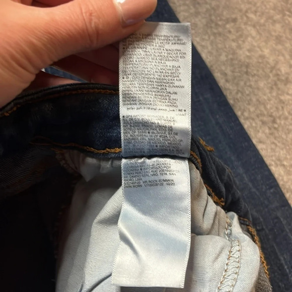 Old Navy  Rockstar Supper Skinny Mid Rise Jeans, Size 4. - Picture 8 of 9